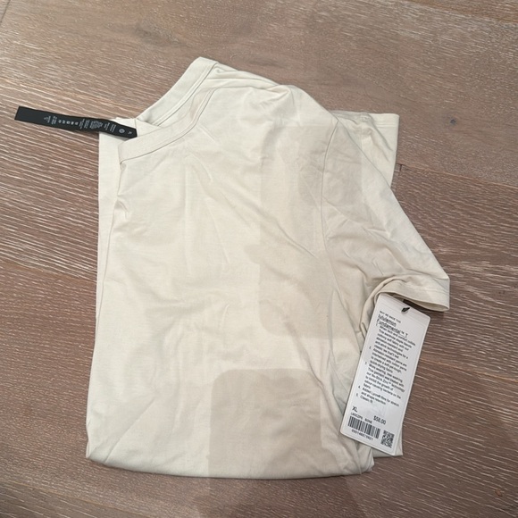Lululemon Fundamental Tee - NWT Orig. $58 - Picture 4 of 4